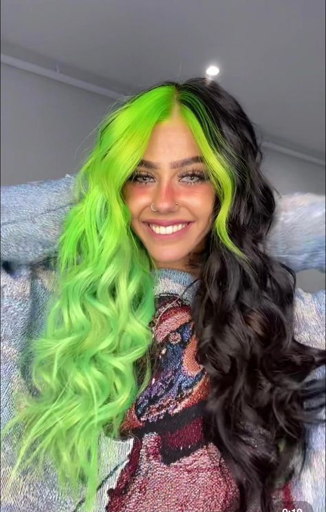 Green Hair Streaks, Green Braids, Black And Green Hair, Neon Green Hair, The Best Hair Products, Green Hair Dye, Best Hair Products, Split Dyed Hair, Neon Hair