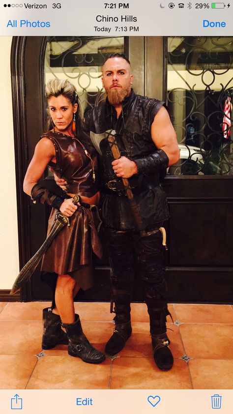 Vikings couples costume Vikings Costume Diy, Viking Couple, Mens Viking Costume, Last Minute Diy Costumes, Viking Halloween Costume, Vikings Halloween, 3 People Costumes, Costumes For Teenage Girl, Easy Couple Halloween Costumes