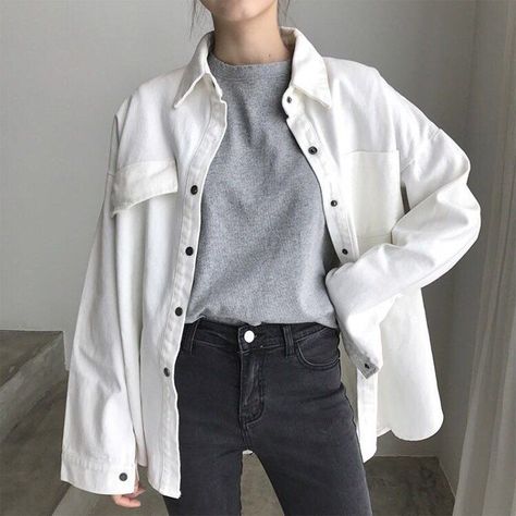 White Jacket Styling, Styling White Jacket, White Jacket Jeans Outfit, Denim White Jacket Outfit, White Denim Jacket Outfit Aesthetic, How To Style White Jacket, How To Style White Denim Jacket, Off White Jacket Outfit, White Jacket Outfit Women