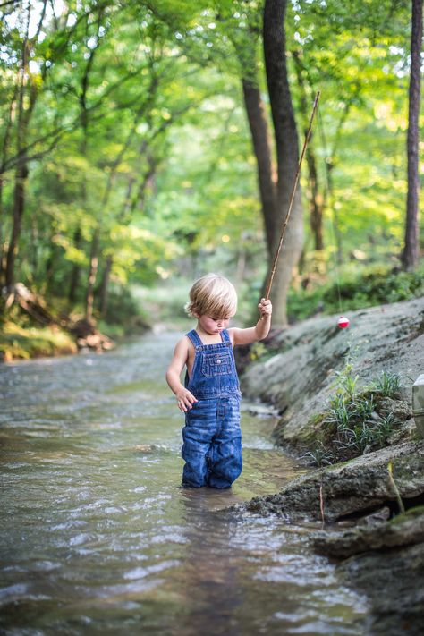 Creek Mini Sessions, Creek Mini Sessions Family, Fishing Photoshoot, Creek Photoshoot Kids, Toddler Hunting Photo Shoot, Toddler Fishing Photo Shoot, Fishing Photo Shoot, Creek Minis, Creek Pictures Kids