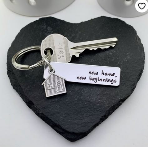 New keys to my new house Vision Board Pictures New Home, Moving In Aesthetic Keys, Keys To House Goals, First Home Manifestation, New Home Keys Picture, Vision Board New House, New Home Aesthetic Keys, New Apartment Keys, New Home Vision Board