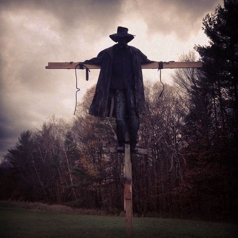 I don't have a name yet, but thanks to Jeepers Creepers and Pumpkinrot for the inspiration. Jeepers Creepers Scarecrow, Darry Jenner, Horror Diy, Heart Pfp, Scary Scarecrow, Scare Crow, Clothing Prints, Jonathan Crane, Headless Horseman