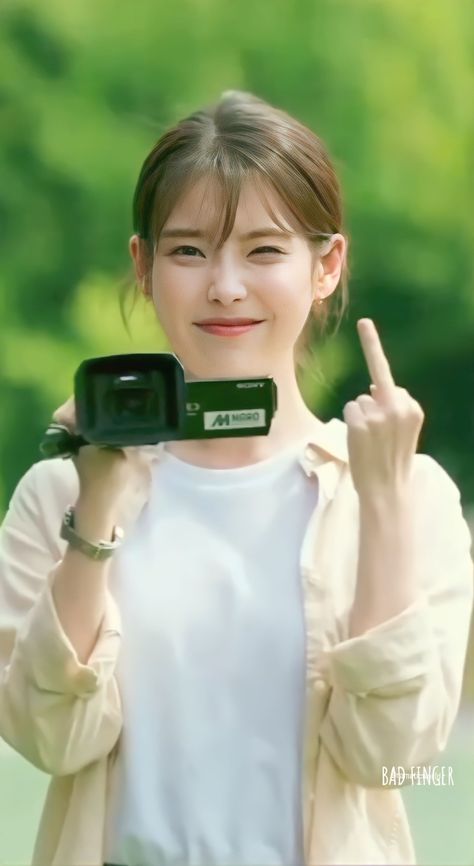 Iu middle finger Kpop Middle Finger, Iu Cute Wallpaper, Iu Tattoo, Lee Know Middle Finger, Iu Funny, Iu Cute, Middle Finger Wallpaper, Saraswati Picture, Iu Kpop