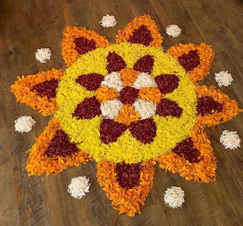 Pookalam Design Onam Simple Small House, Rangoli With Flowers Petals, Pookkalam Designs, Onam Pookalam Design, Flower Rangoli Designs, Pookalam Design, Simple Flower Rangoli, Onam Outfits, Flower Petal Art