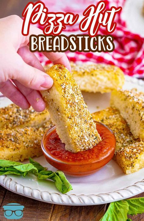 Pizza Hut Breadsticks, Simple Family Meals, Bread Sticks Recipe, Bread Sticks, Country Cook, Copykat Recipes, The Country Cook, Homemade Pizza Dough, Copycat Restaurant Recipes