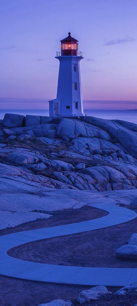 Light House Wallpaper, Lighthouse Core, Lighthouse Aesthetic, Beach Sculpture, Sculpture Inspiration, House Wallpaper, Lighthouse Photos, Lighthouse Pictures, Light Houses