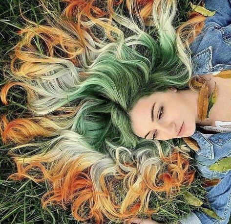 Hair Dyed, Vivid Hair Color, Creative Hair Color, Dyed Hair Inspiration, Penteado Cabelo Curto, Halloween Hair, Creative Hairstyles, Hair Dye Colors, Hair Inspiration Color