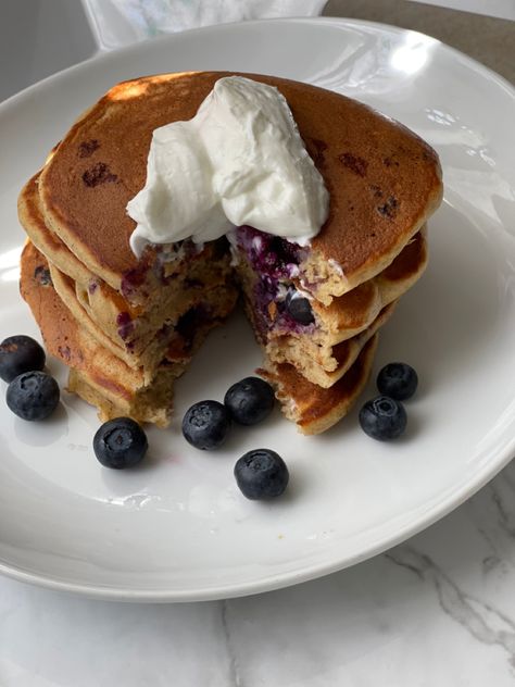 Blueberry pancakes 😍 Blueberry Pancake Aesthetic, Blueberry Pancakes Aesthetic, Pancake Blueberry, Picking Peaches, Brekkie Ideas, Skillet Pancake, Books Core, Recipe For Pancakes, Blueberry Protein Pancakes