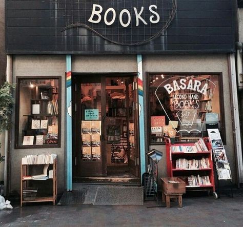 Cafe Aesthetic Korean, Book Cafe Aesthetic, Book Seller, Second Hand Bookstore, Bookstore Design, Book Shops, Cafe Aesthetic, Book Stores, Book Cafe