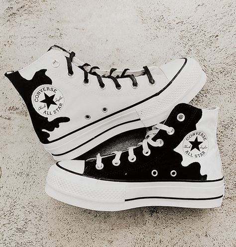 Cute Converse Shoes, Cute Converse, Custom Shoes Diy, Trendy Shoes Sneakers, Preppy Shoes, Nike Tennis, Fresh Shoes, Hype Shoes, 자수 디자인