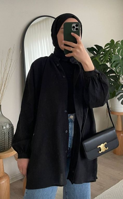 Shirts For Hijab Women, Comfortable Hijab Outfits, Black Shirt Hijab Outfit, Black Outfit Hijab, Black Shirt Outfits, Stylish Outfits Casual, Hijab Fashion Summer, Modest Casual Outfits, Muslim Outfits Casual