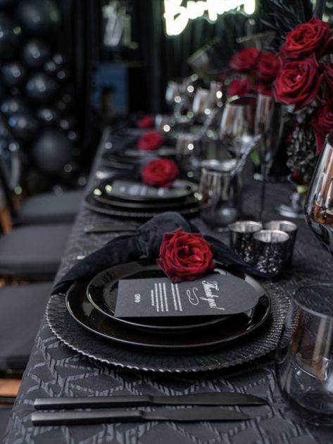 All black birthday soiree #blackweddingaesthetic #blackweddingideas #birthdaysoireeideas Black On Black Wedding Decor, All Black Table Decor, All Black Dinner Party, All Black Themed Birthday Party, Black Birthday Theme Party Ideas, All Black Party Decorations, All Black Wedding Reception, All Black Party Theme, All Black Birthday Party