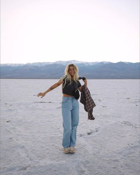 Ashtyn Kingsbury Outfits, Senior Picture Clothes Casual, New Hampshire Outfit, Ashtyn Bodensteiner Outfits, Ashtyn Bodensteiner Style, Out West Outfits, Np Aesthetic, National Park Outfit Ideas, Out West Aesthetic