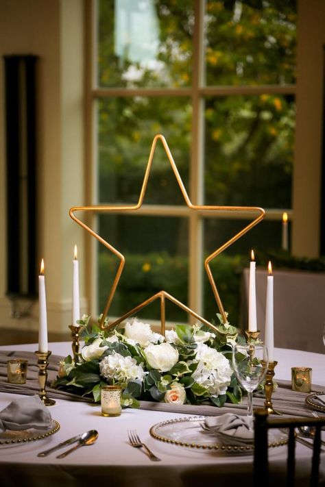 Starry Night Prom, Hexagon Decor, Star Centerpieces, Quinceanera Centerpieces, Galaxy Wedding, Forest Theme Wedding, New Year Table, Gala Ideas, Memorial Flowers