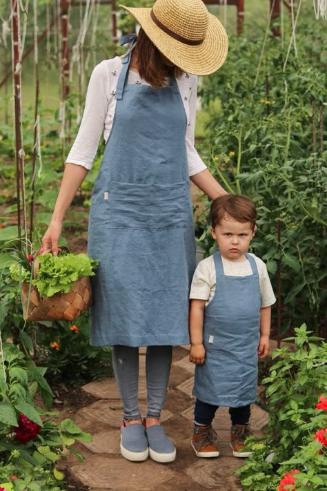 Gardening Outfits, Garden Clothes, Farm Fashion, Unisex Looks, Toddler Apron, Apron For Men, Full Apron, Apron For Women, Gardening Apron