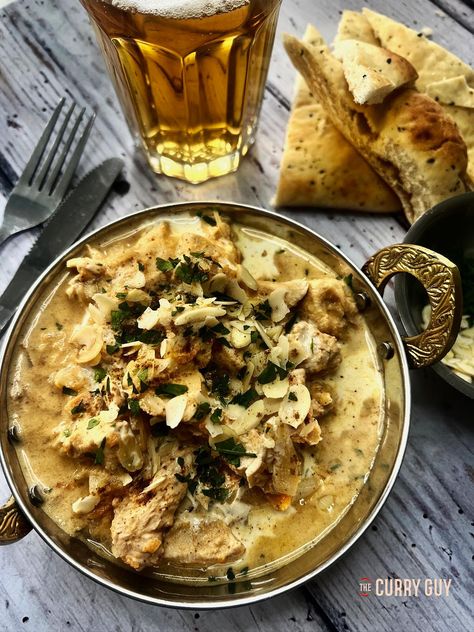 This is a curry house style chicken korma in the slow cooker. It's really easy to prepare and tastes amazing! Try this today. Slow Cooker Chicken Korma, Tandoori Lamb, Indian Bread Recipes, Korma Recipe, Tikka Recipe, Indian Rice Recipes, Indian Chicken Recipes, Chicken Korma, Dosa Recipe