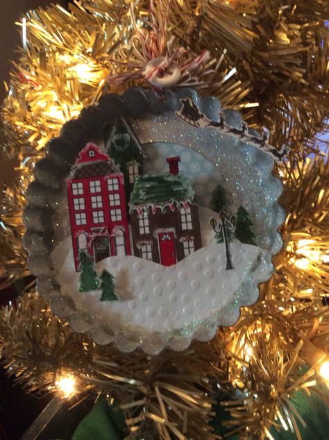 Repurposed tart pan into sweet vintage ornament made with Stampin' Up! products. inspired by Isabel Wagner at Isa Creations. Vintage Christmas Crafts, Tin Ornaments, Christmas Shadow Boxes, Tart Pan, 3d Christmas, Victorian Christmas, Christmas Ornament Crafts, Christmas Ornaments To Make, Vintage Ornaments