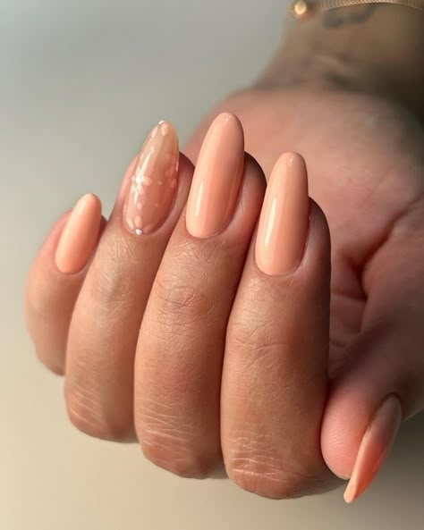 Peach Nails Acrylic Design, Peach Pink Nails Acrylic, Peach Fuzz Color Nails, Peach Fuzz Nails Design, Apricot Nail Color, Nail Peach Color, Pastel Orange Nails Peach, Milky Peach Nails, Peach Fuzz Nail Color