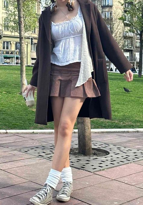 Downtown Skirt Outfits, Brown Aesthetic Outfit Girl, Downtown Girl Outfits Skirt, Downtown Girl Skirt Outfits, Short Brown Skirt Outfit, Dark Brown Skirt Outfit, How To Style A Brown Skirt, Brown Skirt Outfit Aesthetic, Brown Skirt Outfits