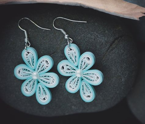 Handicraft Jewellery, Quilling Necklace, Modern Pearl Earrings, Black And White Paper, Quilling Projects, Paper Quilling Earrings, Quilled Earrings, Paper Quilling Jewelry, Quilling Earrings