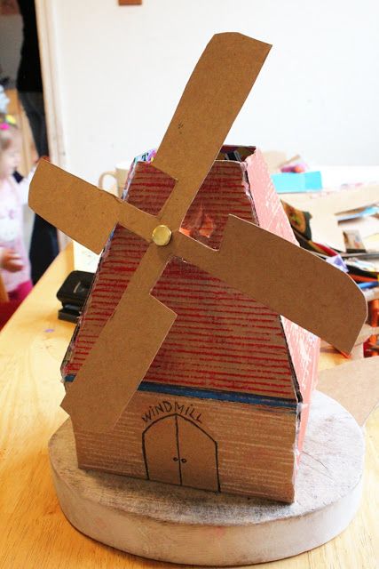 Cardboard Windmill, I'm going to make a children size version to decorate the stage for the musical this year. Craft Windmill, Cardboard Challenge, Windmill Diy, Farm Play, Cardboard Creations, Cardboard Craft, Farm Themed Birthday Party, Wind Art, Cardboard Box Crafts