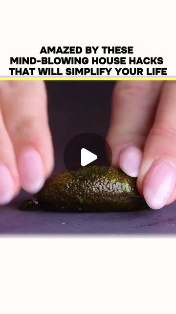 Home Hacks Videos, Simple Life Hacks Mind Blown, Useful Life Hacks Mind Blown Helpful Hints, Cool Life Hacks Videos, Life Hacks Videos, Kitchen Hacks Food, Fold Towels, Life Hacks Cleaning, Diy Household Tips