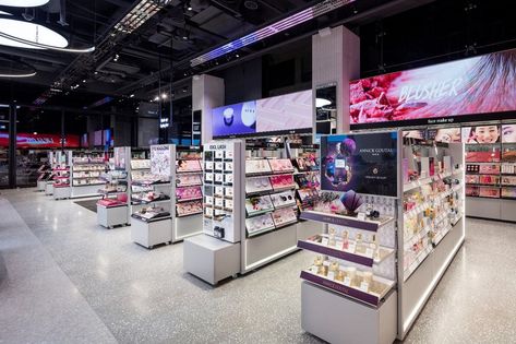 Aritaum Live Gangnam Store - Amorepacific Design Center Retail Store Interior Design, Retail Store Interior, Amore Pacific, Makeup Store, Store Design Interior, October 4, Store Interior, Design Center, Shop Interior