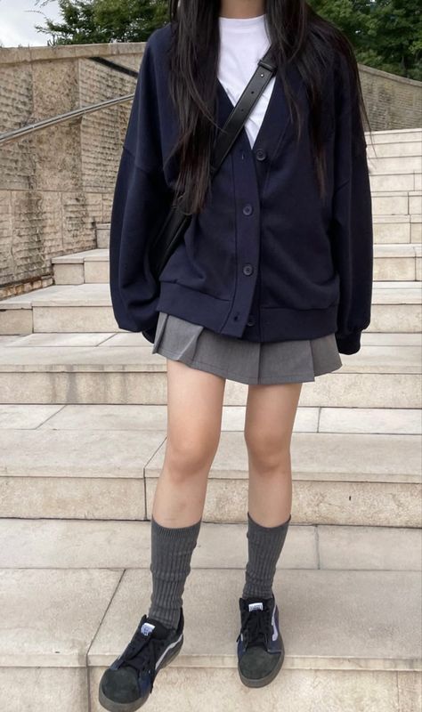 Long Skirt Outfits School, Outfit Ideas For School Skirt, School Outfit Ideas Uniform, School Outfits Korean Style, School Uniform Outfits Aesthetic, Winter Outfits Skirt, Korean School Outfits, Winter School Uniform, School Outfits Uniform