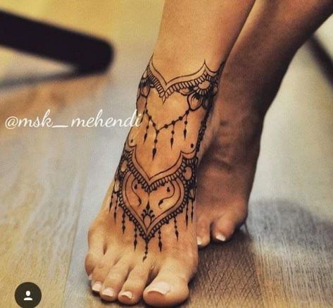 Henna Tattoo Foot, Chandelier Tattoo, Henne Tattoo, Ankle Bracelet Tattoo, Foot Henna, Anklet Tattoos, Snakebites, Foot Tattoos For Women, Tattoo Zeichnungen