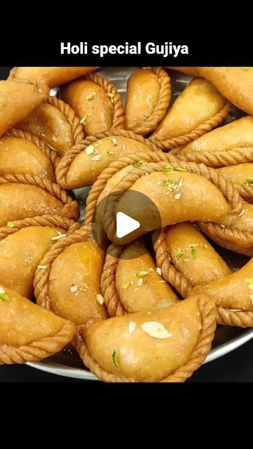 Gujiya Recipe, Punjabi Food, Diwali Sweets, Holi Special, Desi Food, Indian Sweet, Indian Snack Recipes, Diy Crafts Paper Flowers, Crafts Paper