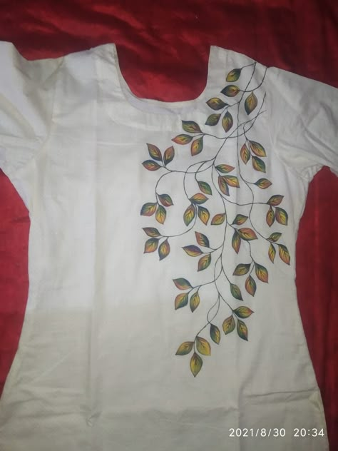 Painted Kurti, Fabric Paint Shirt, Cloth Painting, Saree Painting Designs, Saree Painting, Fabric Painting Techniques, Dress Designing, Fabric Painting On Clothes, Hand Painted Dress