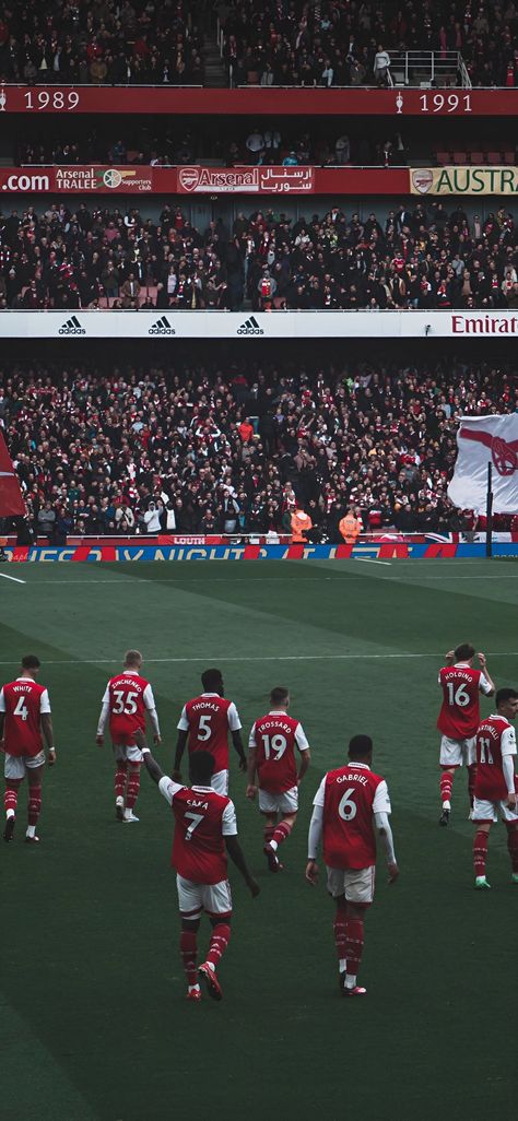 Fifa Poster, Soccer Team Photos, Arsenal Pictures, Arsenal Fc Players, Arsenal Stadium, Arsenal Fc Wallpapers, Miroslav Klose, Arsenal Soccer, Arsenal Wallpapers