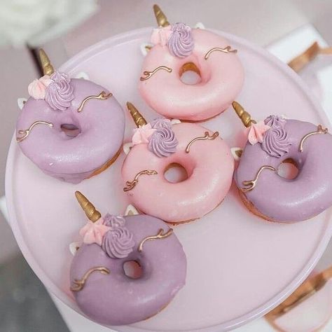 Simple #unicorn donut designs! Perfect for a pastel unicorn birthday party! | Follow our Pinterest page at @deuxpardeuxKIDS for more kidswear, kids room and parenting ideas Unicorn Donut, Donuts Gourmet, Unicorn Desserts, Unicorn Birthday Party Decorations, Unicorn Themed Birthday Party, Unicorn Birthday Cake, Cute Donuts, Unicorn Cupcakes, Unicorn Decorations