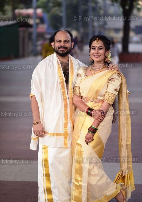 Set Mundu Hairstyles, Set Mundu Kerala Bride, Set Mundu Blouse Design, Kerala Bride Hairstyles, Set Mundu Kerala, Guruvayoor Temple, Kerala Traditional Saree, Kerala Temple, Kerala Saree Blouse Designs