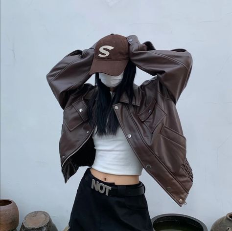 Acubi Leather Jacket Outfit, Acini Fashion, Outfit For Airplane Travel, Biker Aesthetic Outfits, Aesthetic Sweatpants Outfit, Outfit For Rainy Day, Leather Jacket Outfits, Tomboy Outfits, School Looks