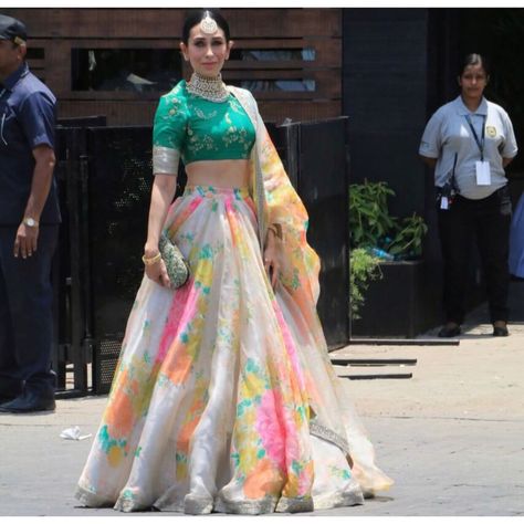 Marvelous @karishmakapoor in beautiful @sabyasachi lehenga ⠀⠀⠀⠀⠀⠀⠀⠀⠀ ⠀⠀⠀⠀⠀⠀⠀⠀⠀ ⠀⠀⠀⠀⠀⠀⠀⠀⠀ #Houseof2 #bridesmaids #bridaljewellery #trending… Karishma Kapoor, Sabyasachi Lehenga, Floral Lehenga, Lehnga Dress, Indian Bridal Lehenga, Choli Designs, Sonam Kapoor, Silk Lehenga, Indian Wedding Outfits