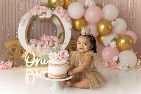 Pink and gold princess carriage cake smash session 1st Birthday Photoshoot Princess, Princess Photo Shoot Studio, Princess Carriage Cake, Princess Cake Smash, Princess Smash Cakes, Baby Reference, Princess Theme Cake, Carriage Cake, Princess Photo Shoot