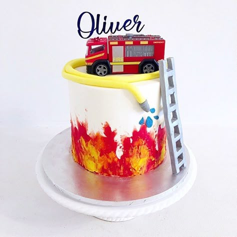 Firefighter Birthday Cakes, Fire Engine Cake, Fireman Sam Cake, Fire Engine Birthday, Fire Fighter Cake, Auto Party, Fire Cake, Fireman Cake, Firetruck Cake