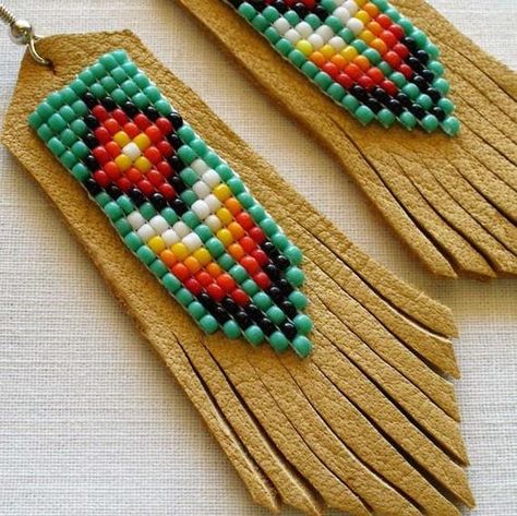 Southwestern Jewelry Beaded Leather Earrings Beading Earring, Native American Beadwork Patterns, Beaded Designs, Native Beading, Native Beading Patterns, Bead Loom Designs, Loom Jewelry, Beaded Earrings Native, Beaded Earrings Diy