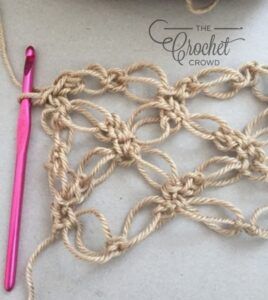 Solomon's Stitch Crochet Roundup | The Crochet Crowd Knot Stitch Crochet, Solomons Knot, Knot Guide, Knot Stitch, Lovers Knot, Knot Tutorial, Crochet Crowd, Gilet Crochet, Picture Tutorial