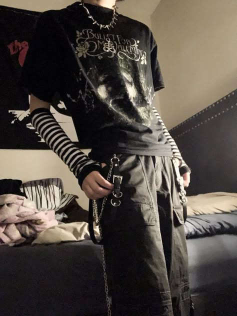 Hand Me Down Clothes Aesthetic, Emo Masculine Outfits, Transmasc Summer Outfits, Alt Boy Outfits, Outfit Ideas Alt, Outfits Alt, Women Spring Fashion, Long Sleeve Outfit, Masc Outfits