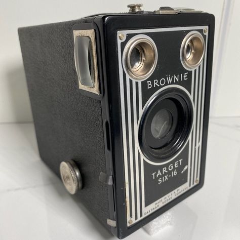 Kodak Brownie Target Six-16 box Camera 616 film Good Condition - Shutter and Aperture Functional c: 1940s Box Brownie Camera, Brownie Camera, Camera Art, Box Camera, Safe Box, Old Cameras, Camera Equipment, Feminine Tattoos, Vintage Cameras