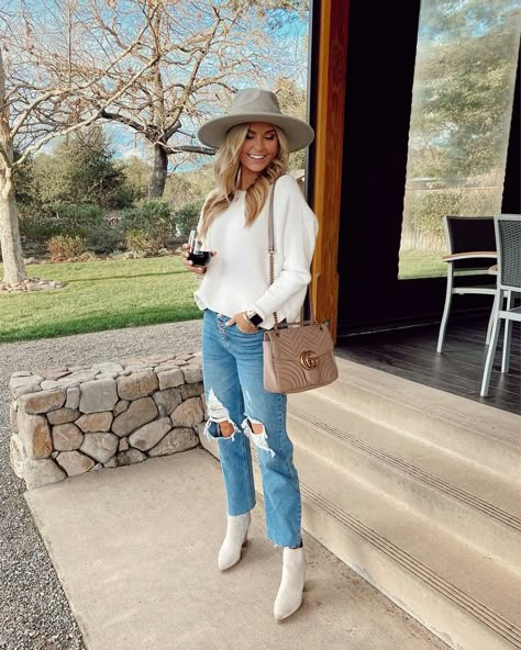 Napa Outfit, Winery Outfit, Wineries Outfit, Farm Clothes, Dolman Sweater, Looks Country, Nashville Outfits, Cute Fall Outfits, Outfits With Hats