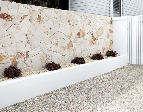 Fence Wall Design, House Fence Design, Stone Wall Cladding, Pallet House, White Fence, Driveway Design, Front Garden Design, Sunken Garden, Stone Cladding