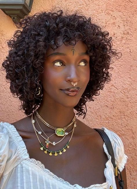 Black Women Reference, Dark Skin Indian Woman, Black Redhead, Dark Skin Black Women, South Asian Women, Brazilian People, Pretty Ppl, Oval Face, Foto Art