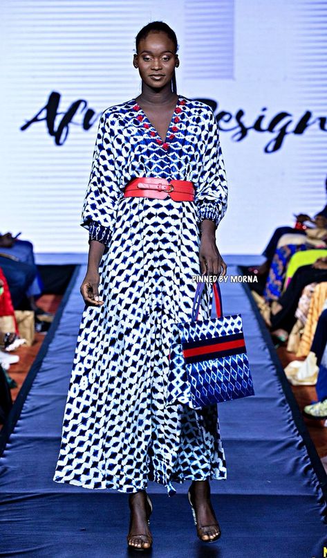 Afrik Design by Laetitia - Mali Mode 22 🇲🇱 Mode Batik, Ankara Styles, African Attire, African Fashion Dresses, African Fabric, African Fashion, Trendy Outfits, Trendy Fashion, Wrap Dress