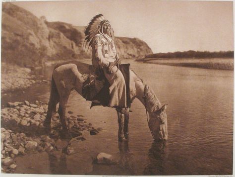 Bow River--Black River, 1914 Edward S Curtis, Blackfoot Indian, Carlos Castaneda, American Photo, Native American Photos, Cicely Mary Barker, Indian Tribes, Native American Peoples, Native American Heritage