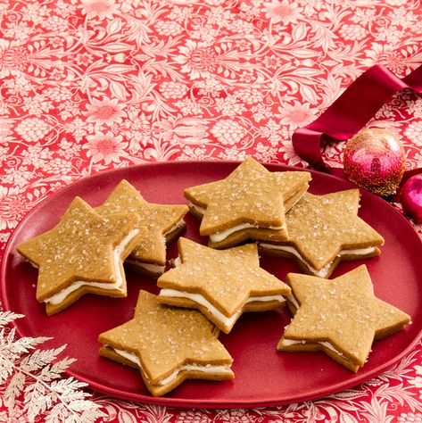 Gingerbread Sandwich Cookies, Cookie Sandwich Recipes, Festive Cookies, Christmas Food Gifts, Gingerbread Recipe, Best Christmas Cookies, Star Cookies, Cream Cheese Filling, Sandwich Cookies