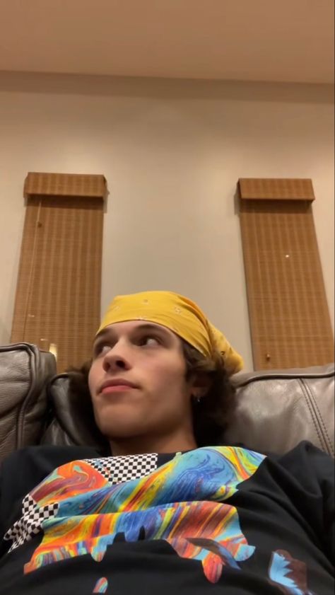 Bandana Chris Sturniolo, Chris Sturniolo Yellow Bandana, Crusty White Guys, Chris Sturniolo Bandana, Frat Boy Aesthetic, Sturniolo Triples, Chris Owen, Estilo Taylor Swift, Chris Sturniolo