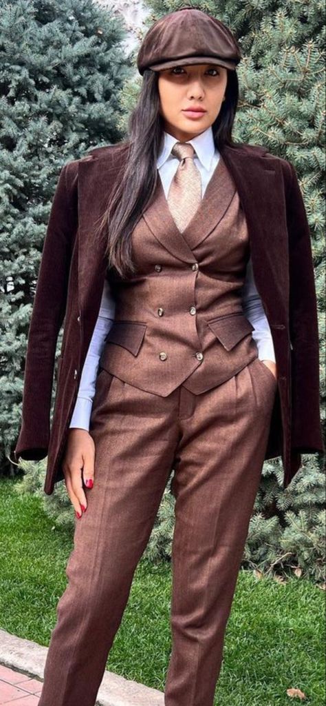 1920s Fashion Women Suits, Women In Vintage Suits, 1920s Fashion Women Casual Pants, 1920s Detective Outfit, Vintage Women Suits, Black Women In A Suit, 1920s Detective Woman, Female Detective Aesthetic Vintage, Victorian Suits Women